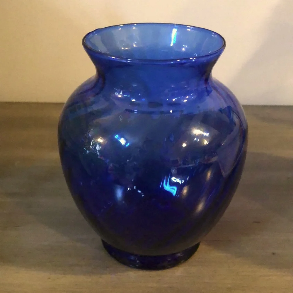COBALT BLUE COLLECTIBLE SWIRL GLASS VASE